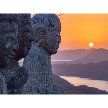 夕暮れの白滝山