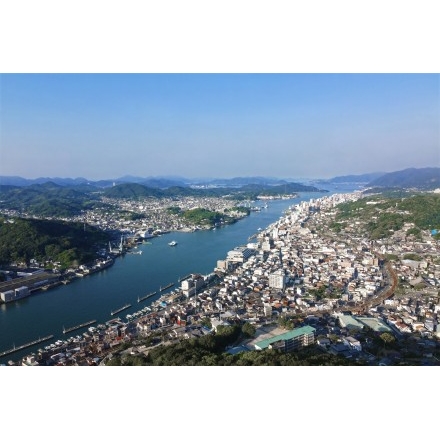 【要クレジット　写真提供：栗山主税】ドローンで空撮した尾道市街地