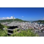 【要クレジット　写真提供：栗山主税】天寧寺三重塔越しに見る尾道市街地