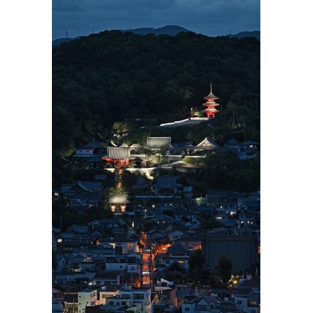 【要クレジット　写真提供：栗山主税】岩屋山から見た西國寺一帯の夜景