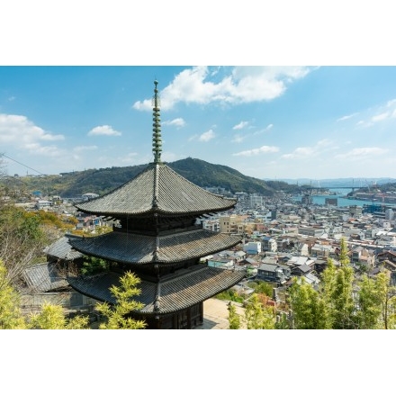 天寧寺三重塔越しの尾道市街地