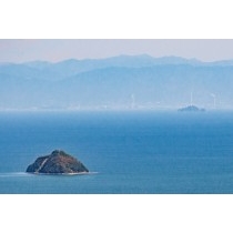 高見山展望台から見た百貫島と四国の街並み