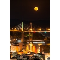 尾道水道の夜景と満月
