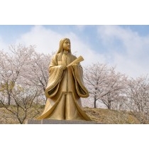 春の圓鍔勝三彫刻記念公園