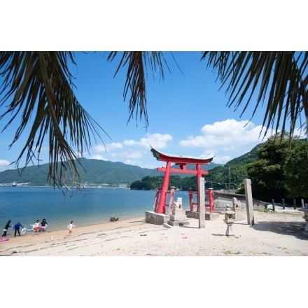 岩子島厳島神社の境内