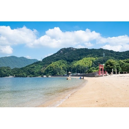 岩子島厳島神社の境内