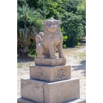 岩子島厳島神社境内の狛犬（吽形）