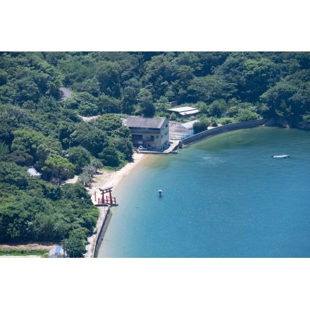 西岩岳山頂から見る岩子島厳島神社