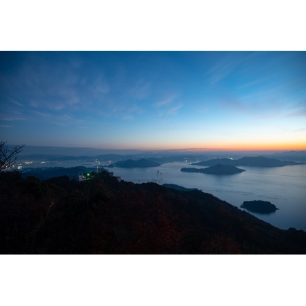 高見山展望台から見る夜明け前の風景