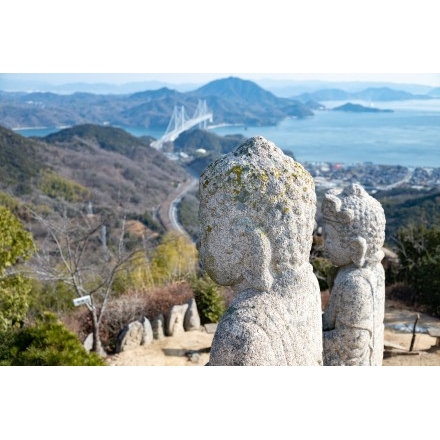 白滝山の五百羅漢越しの冬風景