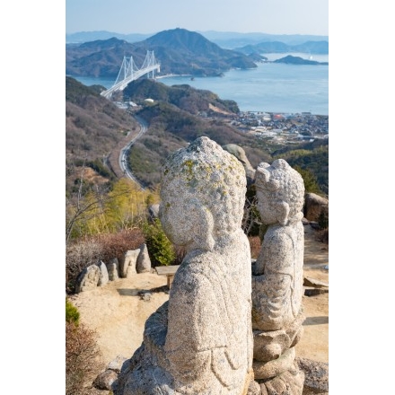 白滝山の五百羅漢越しの冬風景