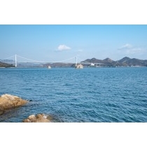 大浜海岸から見る八重子島としまなみ海道因島大橋