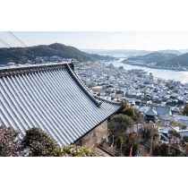 千光寺本堂越しの尾道の雪景色