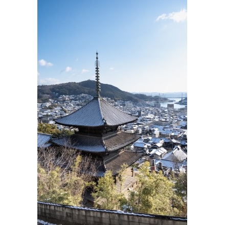 天寧寺三重塔越しの尾道の雪景色