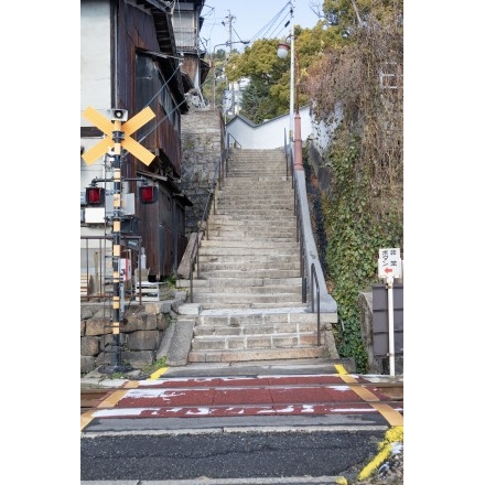 冬の千光寺道の踏切