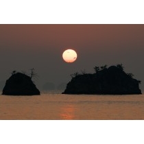因島・八重子島越しに見る朝風景