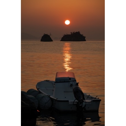 因島・八重子島越しに見る朝風景