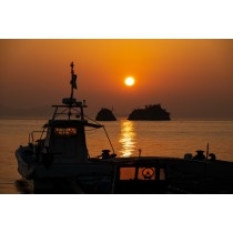 因島・八重子島越しに見る朝風景