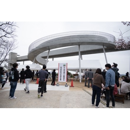 オープン当日の千光寺公園頂上展望台