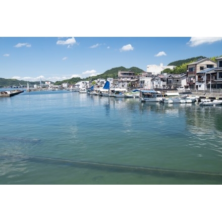 因島の漁港の風景