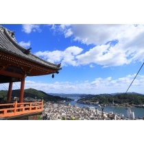 千光寺本堂と尾道市街地