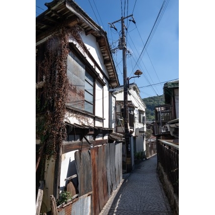 西國寺参道から防地口へと続く路地