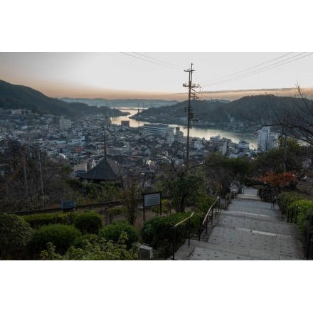 早朝の千光寺道