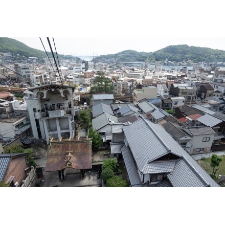 千光寺山ロープウェイ山麓駅付近の街並み