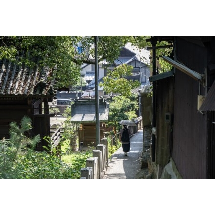 艮神社脇の路地