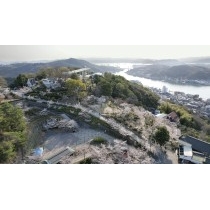 【空撮】桜咲く千光寺公園と朝日を浴びる尾道水道