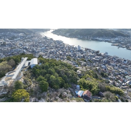 【空撮】千光寺公園頂上展望台と尾道市街地