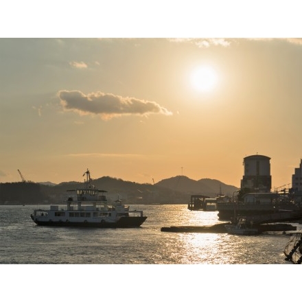 尾道水道の冬の夕景