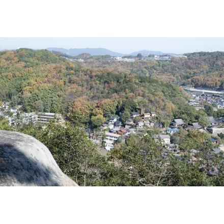 文学のこみちから見る西國寺山