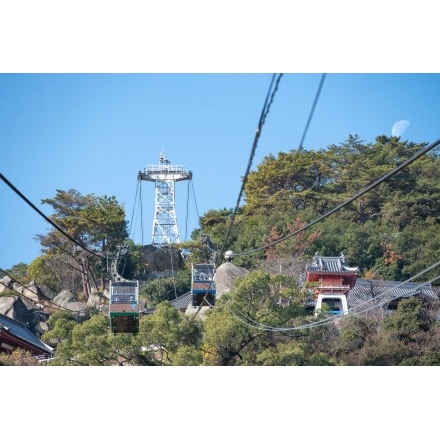 千光寺山ロープウェイと千光寺鐘楼