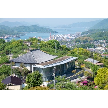 千光寺公園頂上展望台からの見る新緑の千光寺公園