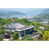 千光寺公園頂上展望台からの見る新緑の千光寺公園