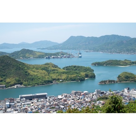 因島公園から見る土生港一帯の風景