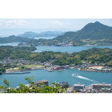 因島公園から見る土生港一帯の風景