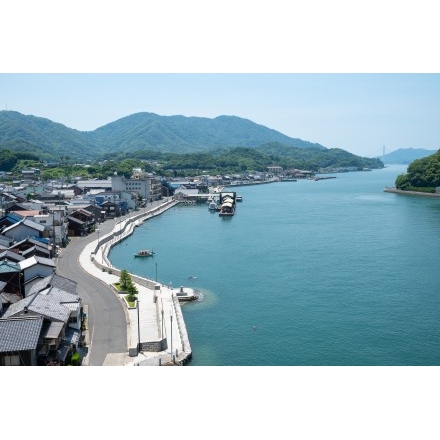 夏の瀬戸田港