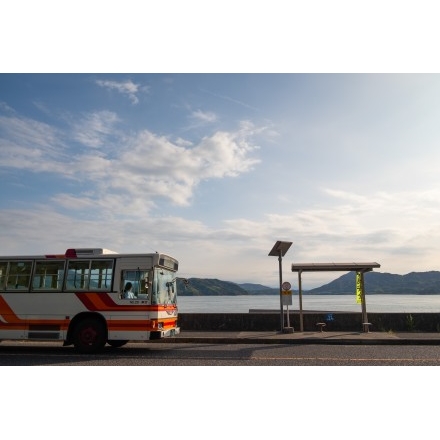 バス停のある風景