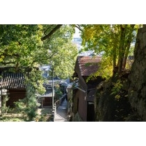 艮神社脇の路地