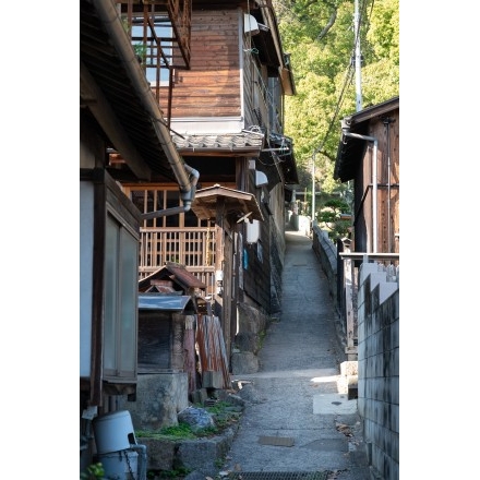 艮神社脇の路地
