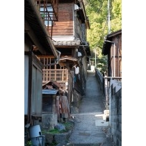 艮神社脇の路地