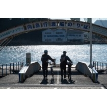 冬の朝の尾道駅前渡船桟橋