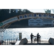 冬の朝の尾道駅前桟橋