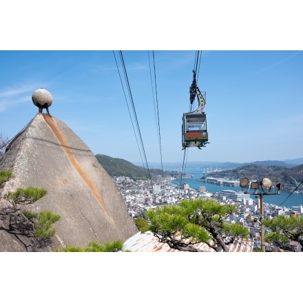 千光寺の玉の岩とロープウェイ