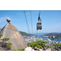 千光寺の玉の岩とロープウェイ