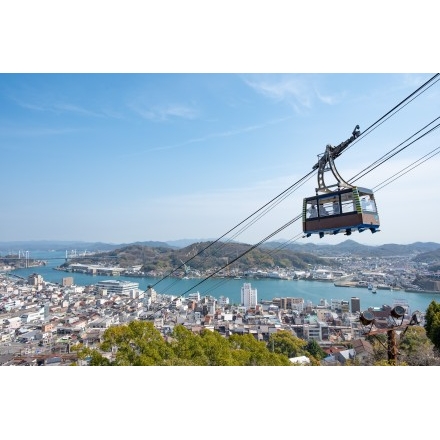 千光寺境内から見る尾道市街地とロープウェイ