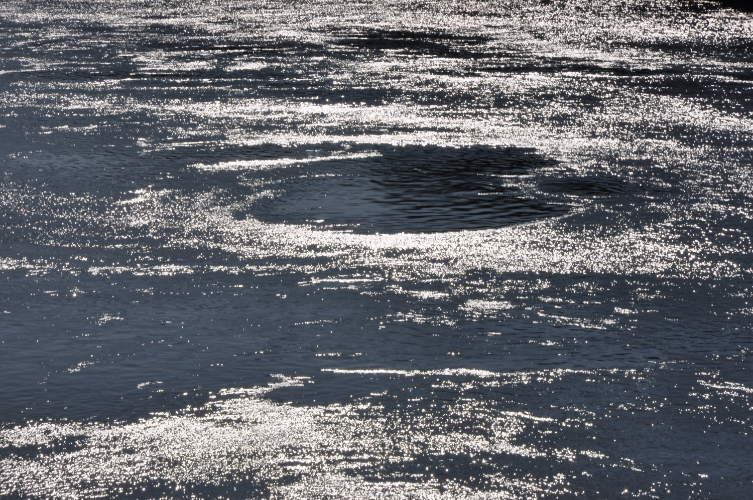 鼻栗瀬戸の急流