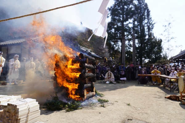 十輪院春の大祭　火渡り秘法